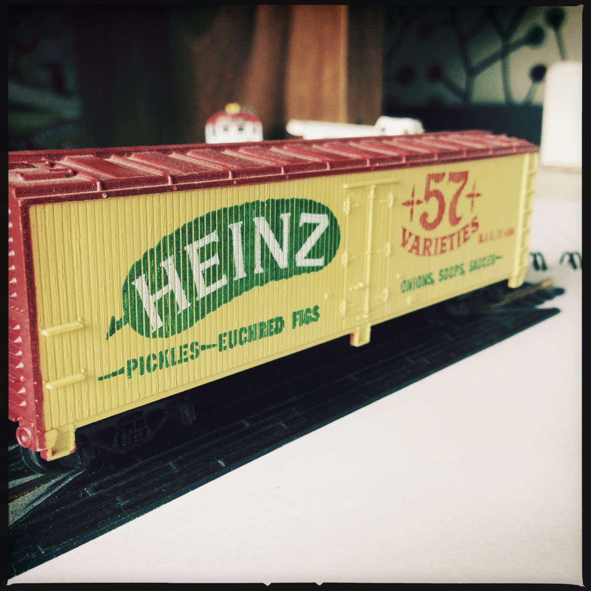 Tyco Bicentennial HO Scale Train Heinz freight rail car by Jon Armstrong for blurbomat.com. Copyright/credit: Jon Armstrong